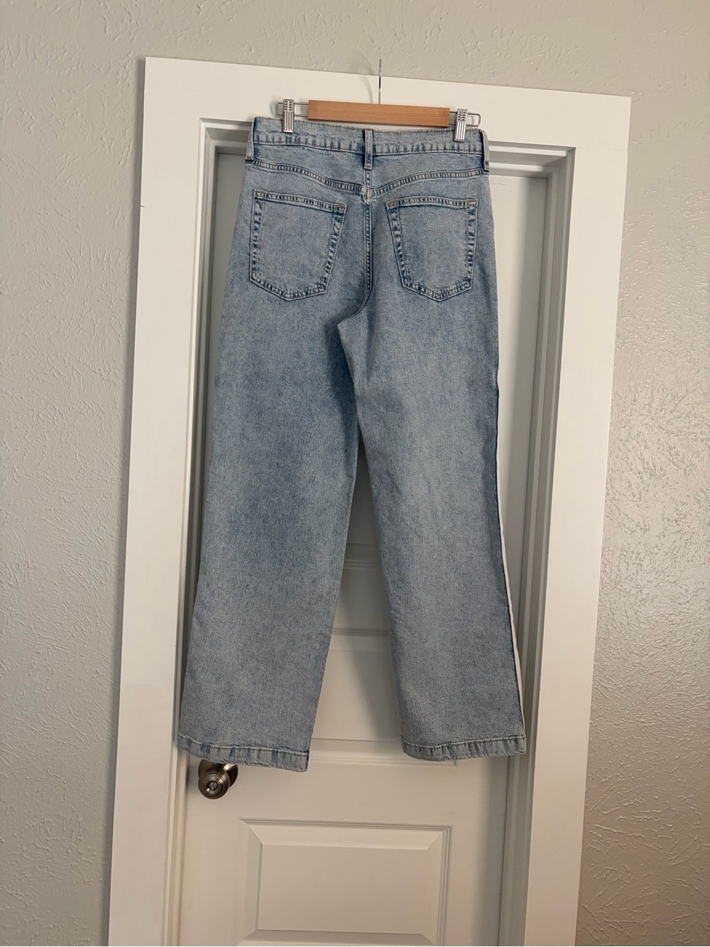 GAP 90s Loose Light Wash Straight-Leg Jeans with White Side Stripes - Picture 3 of 3